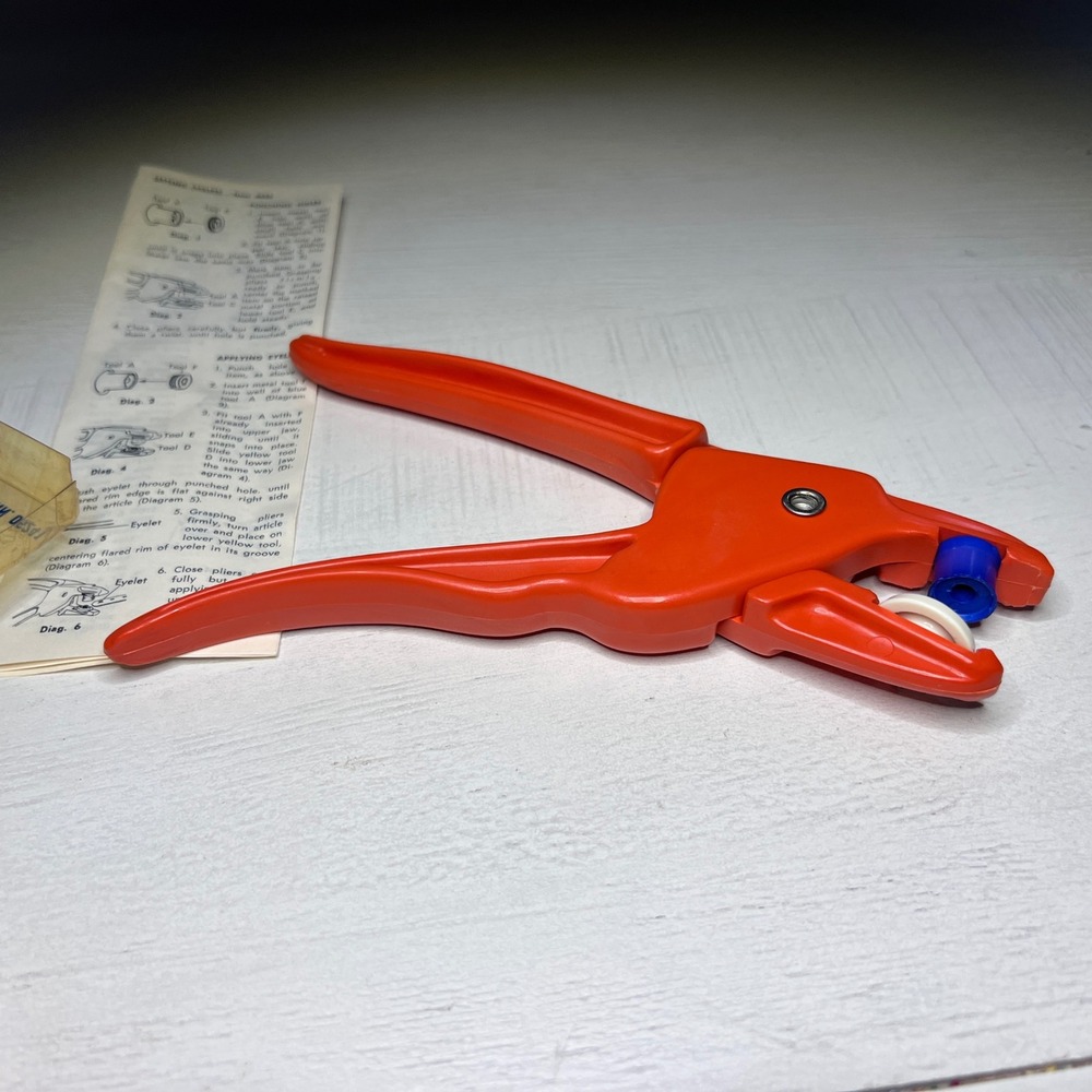 Vintage Prims Sew n Craft Tool Eyelet‎ Setter Button Snapper Kit Complete - Picture 4 of 8